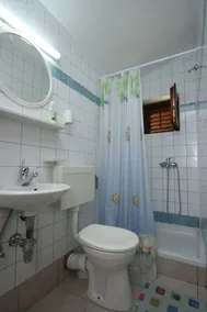 3-Zimmer-Ferienwohnung mit Terrasse und Meerblick Zaostrog, Makarska (A-6799-a) - Image 2