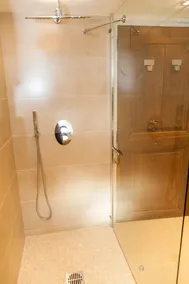 Luxury Guesthouse - Image 3
