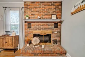 Spacious 4BR Home with Cozy Vibes in Louisville - Image 2