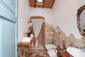 Holiday Home \"Domo Bangone\" with Shared Terrace & Wi-Fi - Image 3