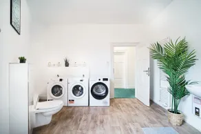 B23 Wooon 10 Einzelbetten I 5-Zimmer I TV I Bad NEU I Premiumbettwäsche - Image 2