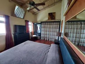 Artist's House With A Breezy Balcony And Whirlpool Tub. - Image 4