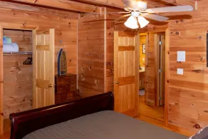 Spacious & Private Cabin with gorgeous views, Hot tub, Dog-friendly! - Image 4
