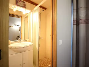 LA BOURBOULE - Apartamento T3 con terraza, cerca centro, 5 personas - Image 3