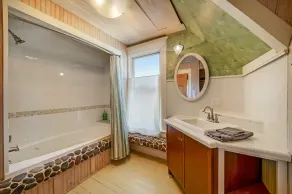 Beautiful Beach House & Cottage on Park Point, Short Beach Walk To Canal Park - Image 4
