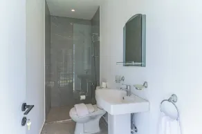 GlassHaus Rooftop 2-BR W Pool & Terrace in Ghazir - Image 2