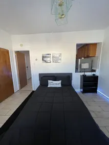 Cozy Freeport Retreat / 8 min Loffs Lake / Pets 🐶 - Image 3