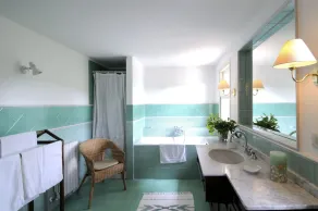 Villa på bakkerne i bugten overfor øen Elba - Image 3