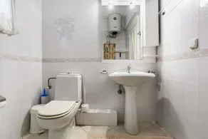 Olympia Holiday Home - Image 2