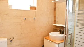 Holiday house with pool - Image 2
