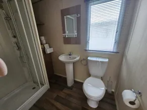 3 Bedrooms, 8 Berth Caravan, Lyons Robin Hood in Rhyl - Image 2