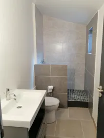 Villa with pool in a quiet area 1 km from the city center of orange. - Image 2