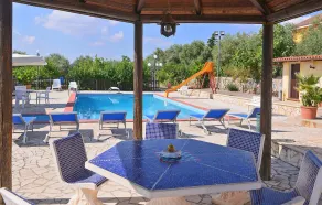 3 bedroom pet friendly home in Solarino - Image 4
