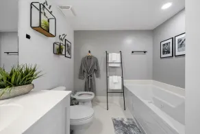 Luxury waterfront condo with the spectacular bay view - Image 4