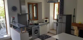 Gîte de 4 Personnes Dans une Maison en Pierre de Pays - Image 5