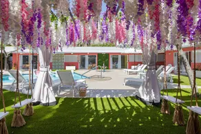 Double Queen Poolside Suite - Image 5