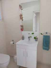Stunning 3 bedroom townhouse, 5 minute walk to Dover Beach and The Gap. - Image 2
