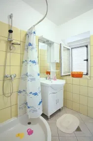 Apartamento de una habitación con una terraza Poljana, Ugljan (A-8523-b) - Image 3