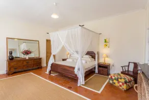 L'Oustal Des Fleurs - Four Bedroom Villa, Sleeps 8 - Image 3