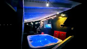 Chalet w/Cedar SAUNA, HOT TUB, Outdoor TV and POOL nearby!! - Image 2