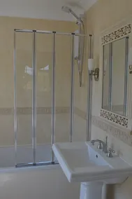 One bedroom property near beach and country walks - Image 4
