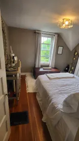 Adorable Cottage with Water Views, Across the street from Prime & other eateries - Image 5