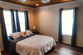 Downtown Cottage Getaway - Image 5