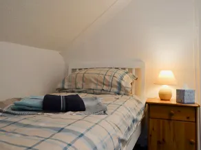 2 bedroom accommodation in Porchfield, near Cowes - Image 3