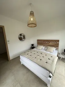 Grand Appartement Avec une Très Grande Terrasse Équipée D'un Jacuzzi - Image 2