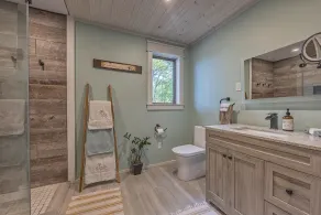 Stunning cliffside cottage in South Frontenac near Kingston,lakefront. - Image 4