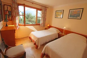 Welcoming garden apartment with sea and mountain views 5 minutes walk from beach - Image 5