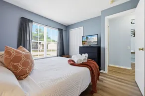 Cozy 2BR Riverview home with adjustable beds, a private fenced backyard, screened lanai, fully stocked kitchen, and garage parking. Conveniently located near Tampa, shopping, dining, and local attractions. - Image 3
