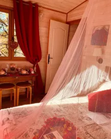 A sweet week in a tree house in Provence - Image 3