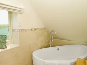 4 bedroom accommodation in Slingsby, York - Image 2