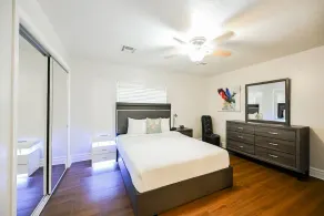 SVS: Happy Oasis 5BD Home | Private Pool, Theater & BBQ | Henderson Oasis - Image 4