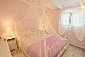Lili Luxury Cottage - Image 4