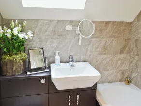 4 bedroom accommodation in Warkworth - Image 2