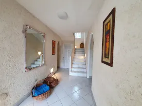 6 BR badrum lyxvilla nära stranden - pool, WiFi, luftkonditionering, full personal, bil - Image 2