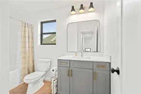 Modern 4 Bed/3.5 Bath Farmhouse Steps to Downtown CF! - Image 4