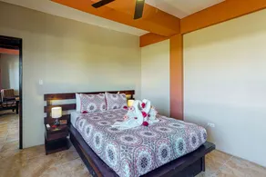 Apartment steps from the beach w/ amazing rooftop view - walk to town - Image 4