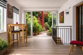 Neu Renovierte Moderne Wohnung am Rhein mit Garten u Burgblick - Image 2