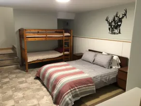 Cozy lakefront cabin - Image 4