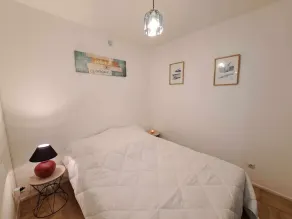 Beachfront Cozy 2-Room Apartment with Private Garden & Parking - Image 3
