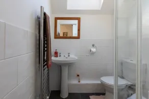 Riverside retreat by Brunel’s Bridge, balcony view, off‑road parking, EV charger - Image 4