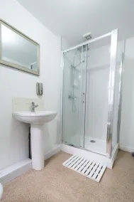 Awesome Home Stoke-on-trent - Image 4