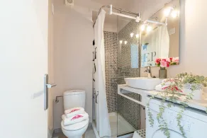 1-bedroom Apartment in Empuriabrava - Image 2