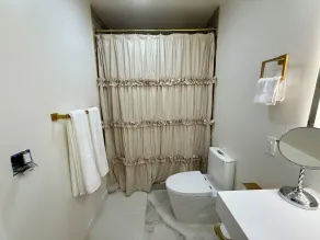 Newly Remodeled 4 bedroom House - Image 3