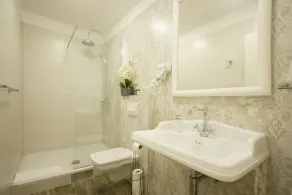 Early booking 25% off - Image 3