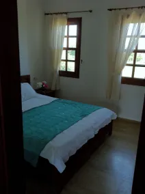 Villa with Private Pool, Gardens and Mountain Views - Image 4