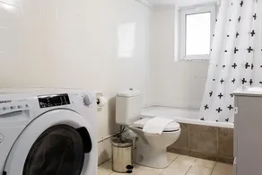 Pleasant 2BR Apartment near HELEXPO by UPSTREET - Image 3